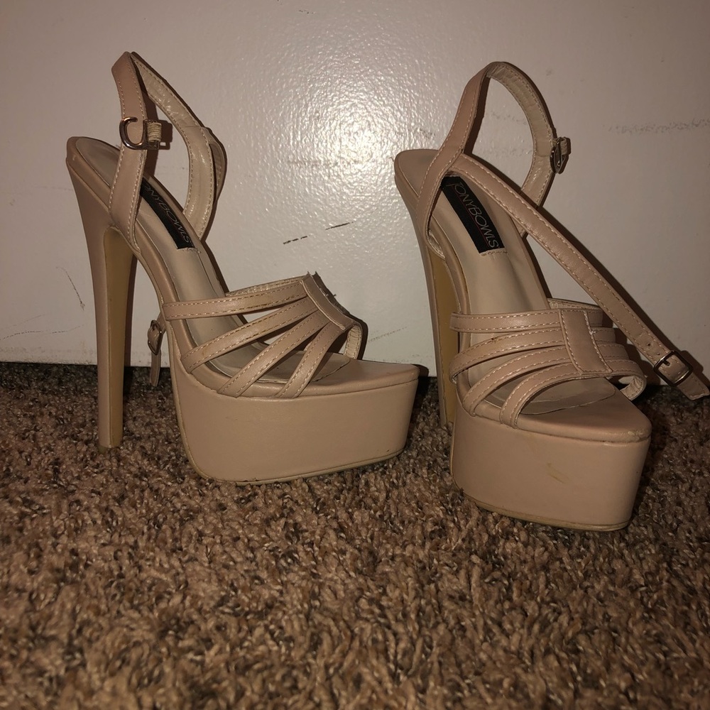 Tony bowls heels